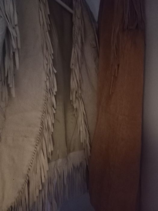 Coletes de Pele com franjas bastante bonitos e com pouco uso