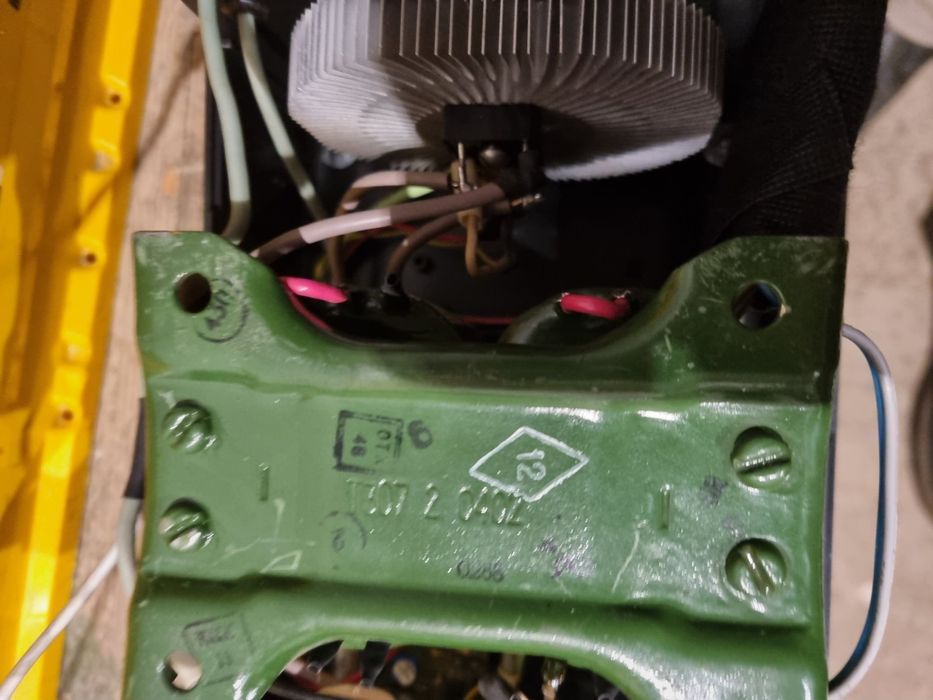 Зарядний пристрій для кислотних (стартерних) автомобільних акккумулято