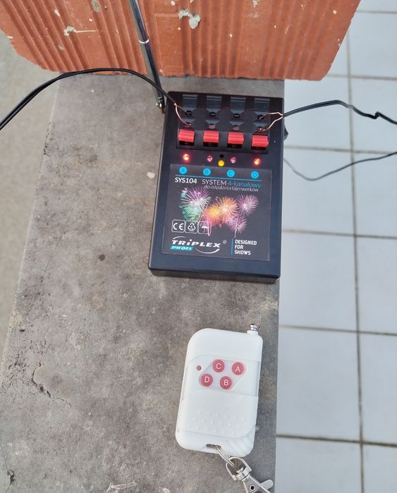 Controlo remoto e artigos para festa