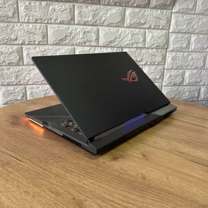 ASUS ROG Strix Scar 17 G733ZW
