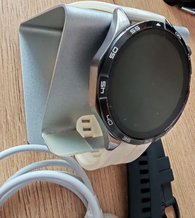SmartWatch Huawei Watch GT 4 z ładowarką, 2 paski.