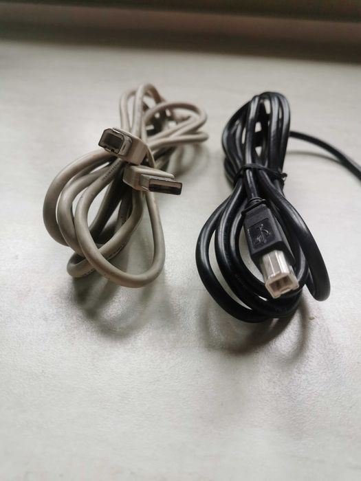 Kabel usb-A - usb-B 
do drukarki, skanera
biały i czarny
nowy
dł 180cm