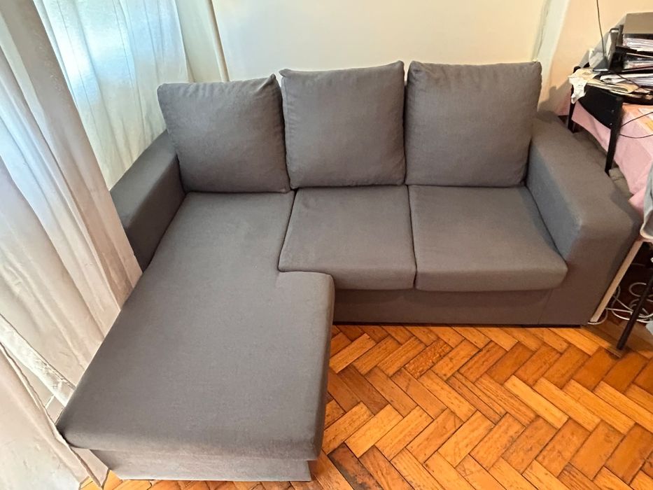 Vendo Sofá de Canto de 3Lugares  Medidas 1.99 cm. Cor cinza novo