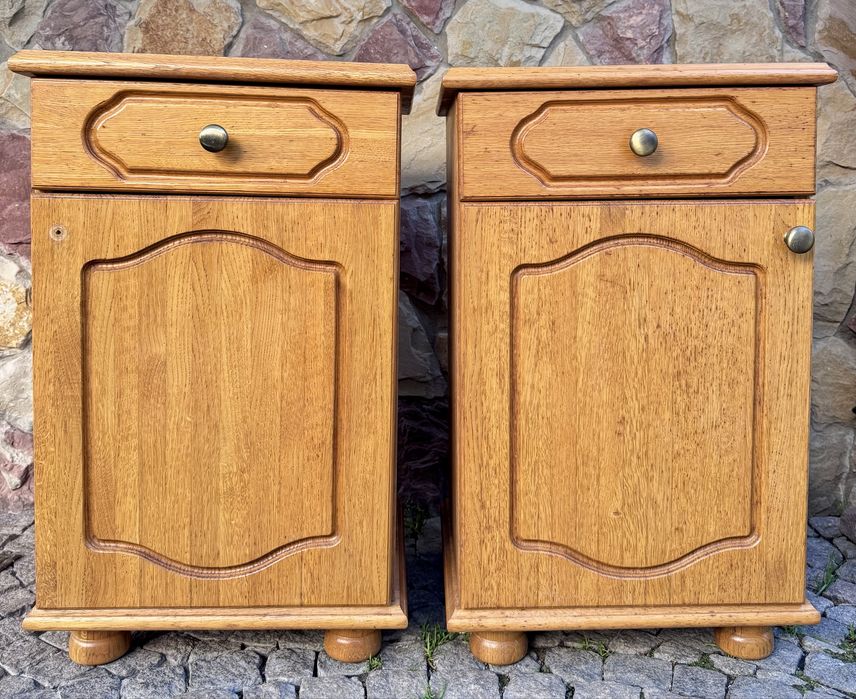 Дубове ліжко, двоспальне і дві приліжкові дубові тумби