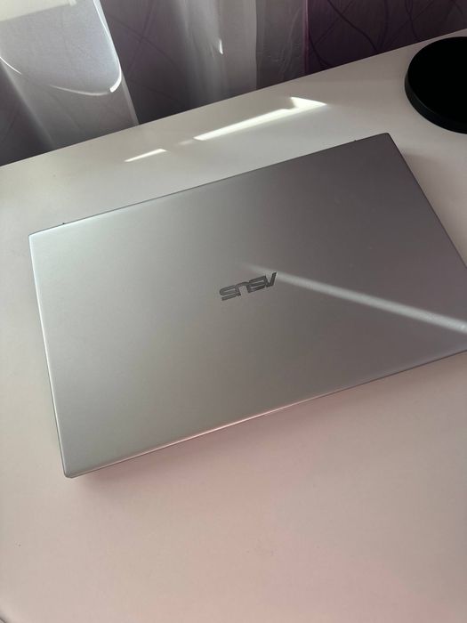 ASUS VivoBook 17 X712E экран 17,3”