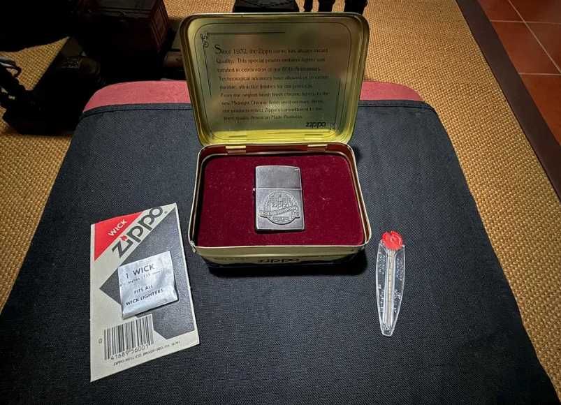 Isqueiro Zippo 60th Anniversary (1932-1992) - Edição Comemorativa de Coleção