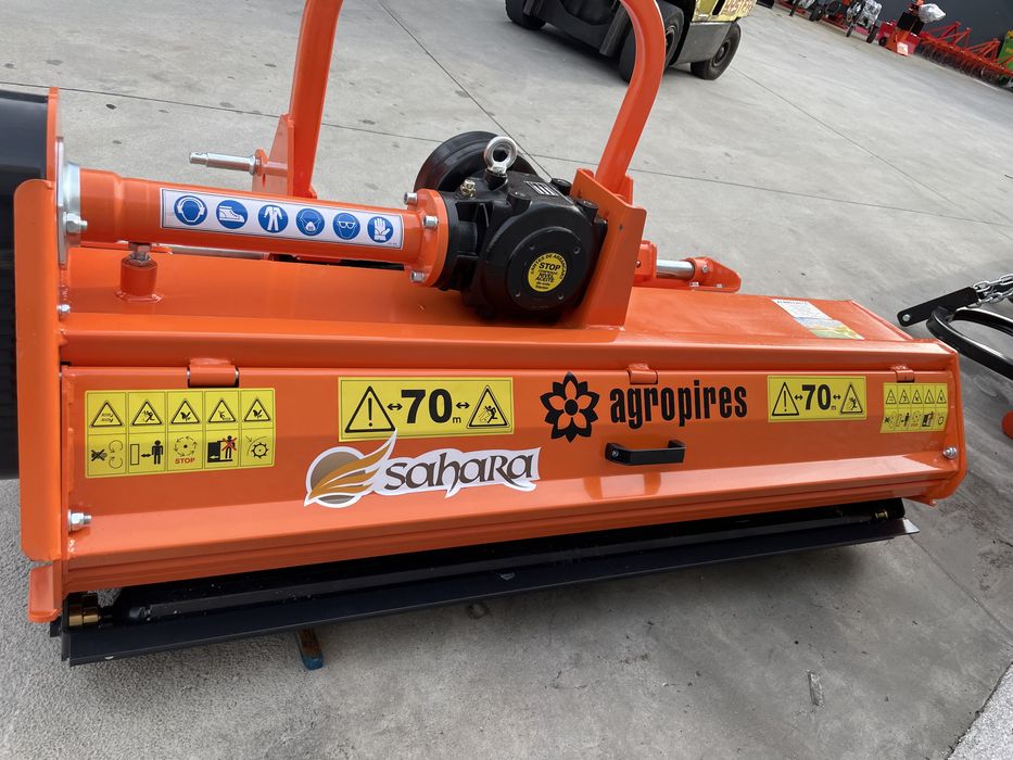 Triturador de martelos com deslocamento lateral