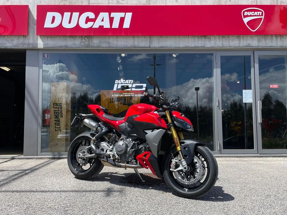 Ducati Streetfighter V2 S