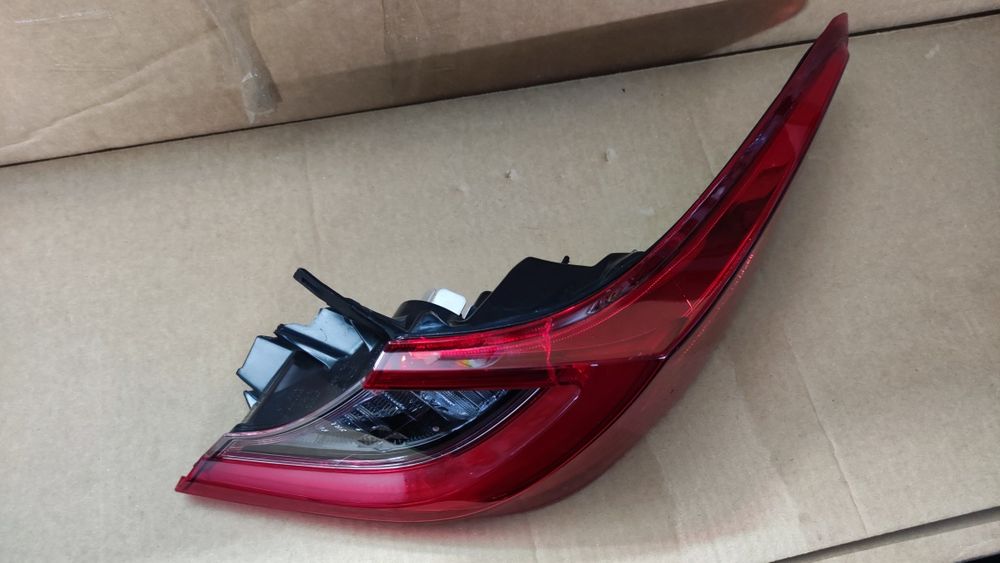 Ліхтар задній правий Toyota Camry 80 full led