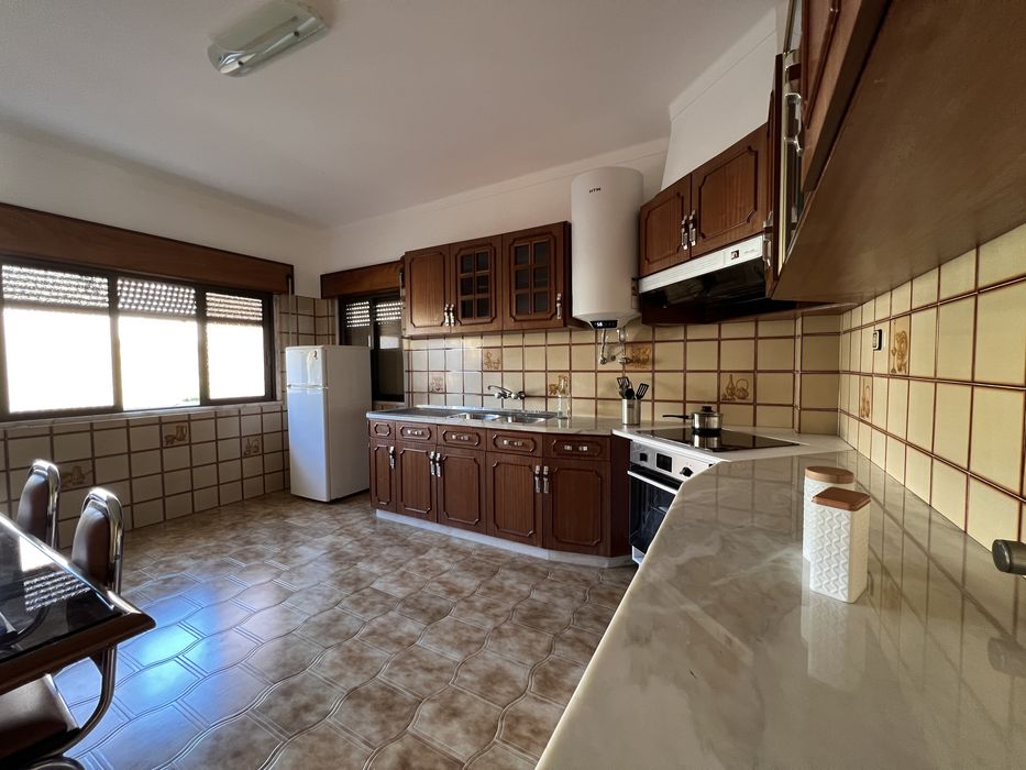 Arrendo quarto espaçoso em Alverca, bom sucesso. Contas incluidas