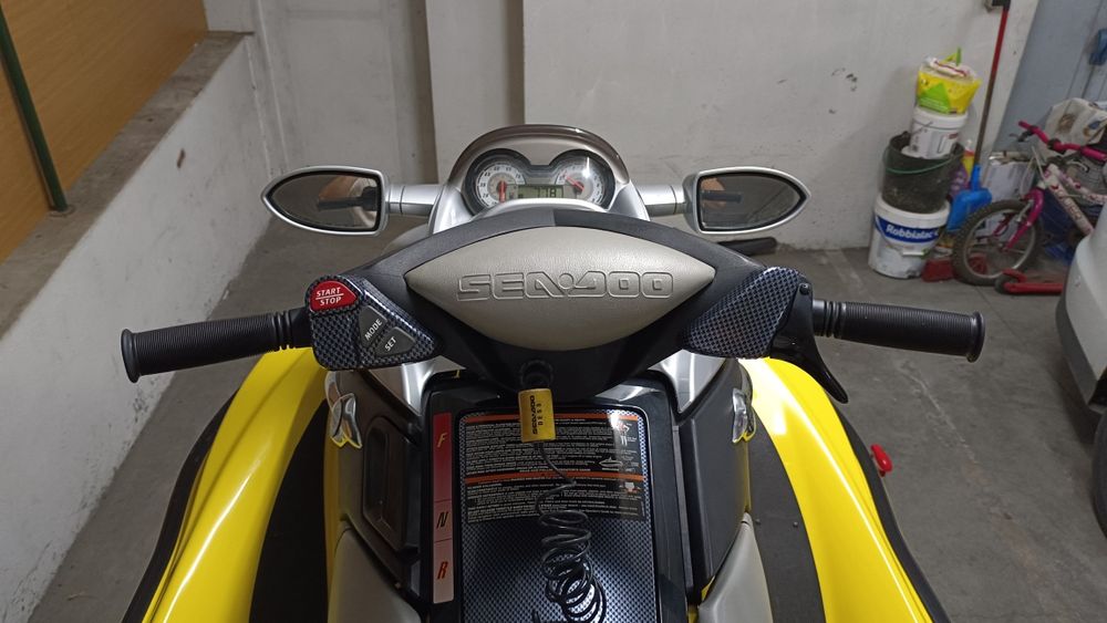 Seadoo GTX 185 4-TEC Supercharged com atrelado (apenas 77 horas )
