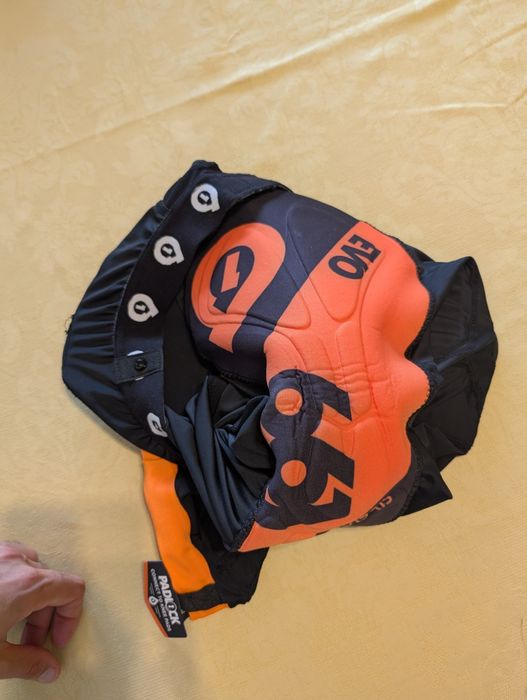 Calções BTT almofadados c proteções SIXSIXONE 661 NOVOS