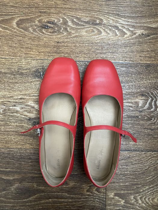 червоні балетки Мері Джейн IKOS з натуральної шкіри 38 розміру