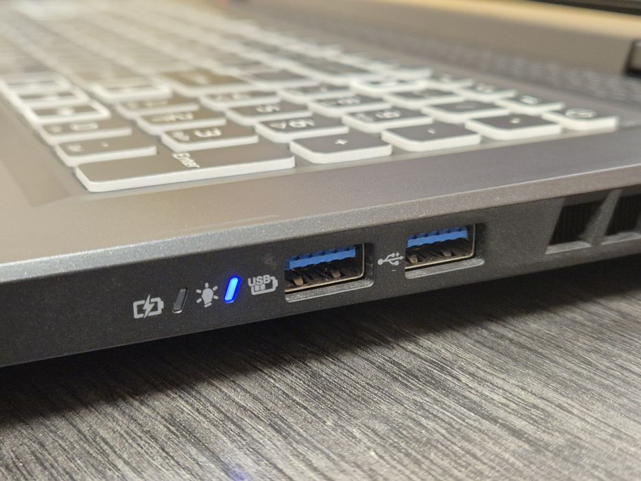 Ноутбук ACER Nitro

17 AN17-41-R1AE

(NH.QKNEU.008)