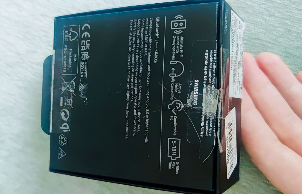 Коробочка упаковка от наушников