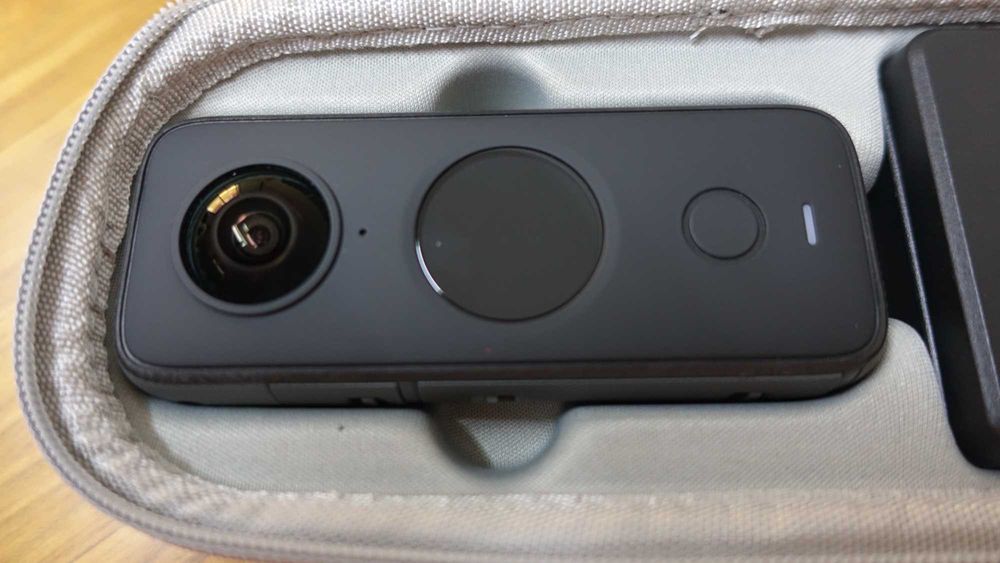 Câmara Insta 360 X2 + SD 1TB + Small Rig + Rode Microfone + Acessórios