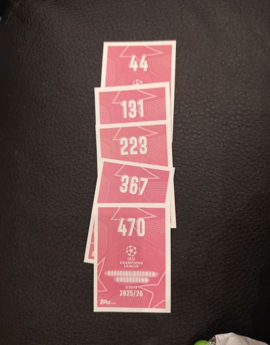 Naklejki Topps zgodnie ze zdjęciem