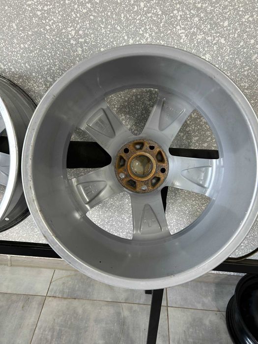 Диски BMW 5/120 R19 8,5J ET35 Dia 72.6