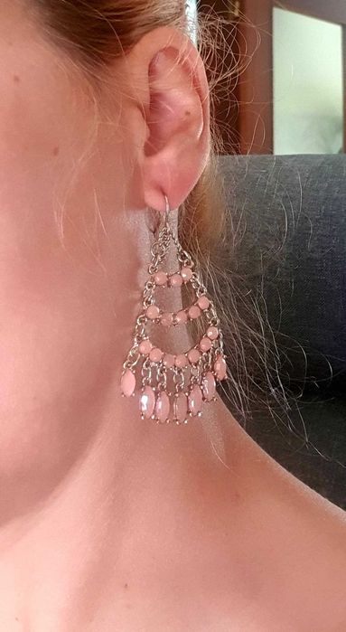 Brincos de pedras cor de rosa da marca Ladies First