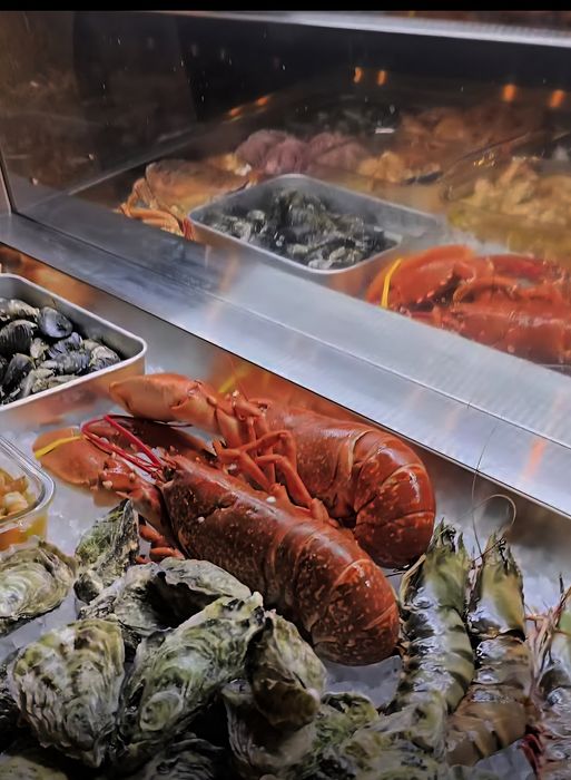 Vitrine de marisco/peixes com fabricação de gelo automática  c/ garantia  , 8 meses de uso ,