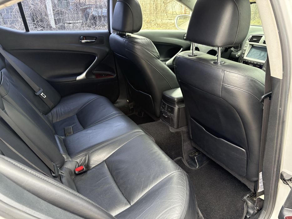 Шикарный Lexus IS 250
