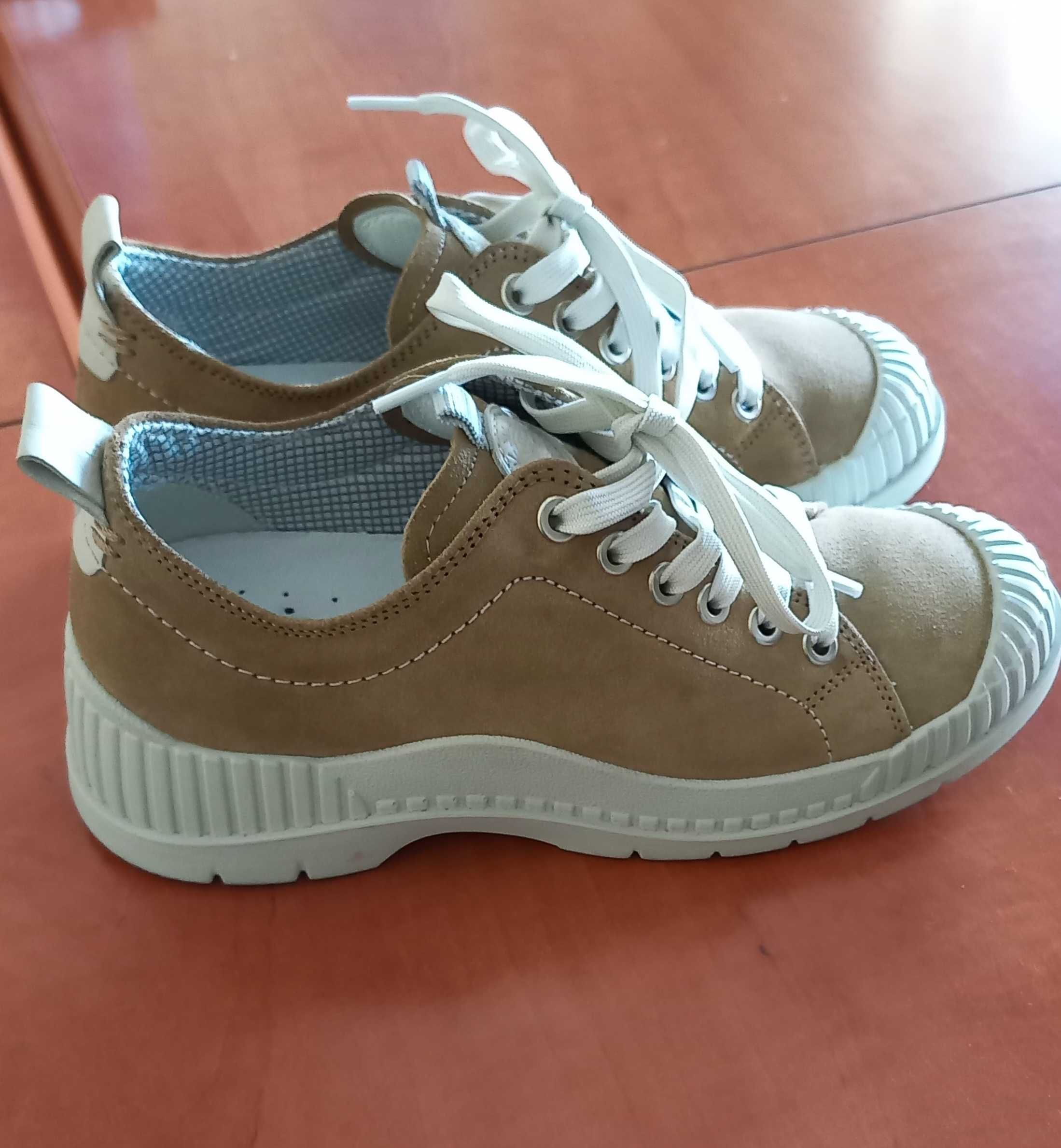 Tenis cor sales de pele