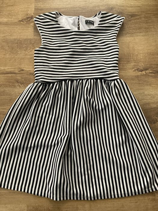 Sukienka galowa, elegancka na 134 dla dziewczynki