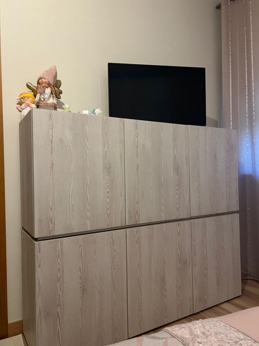 2 Móveis  com portas clic