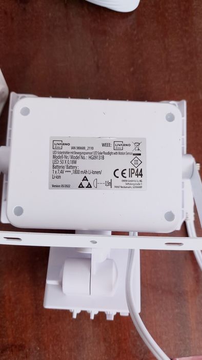 Білий прожектор LED Livarno із датчиком руху та сонячною батареєю. Нім