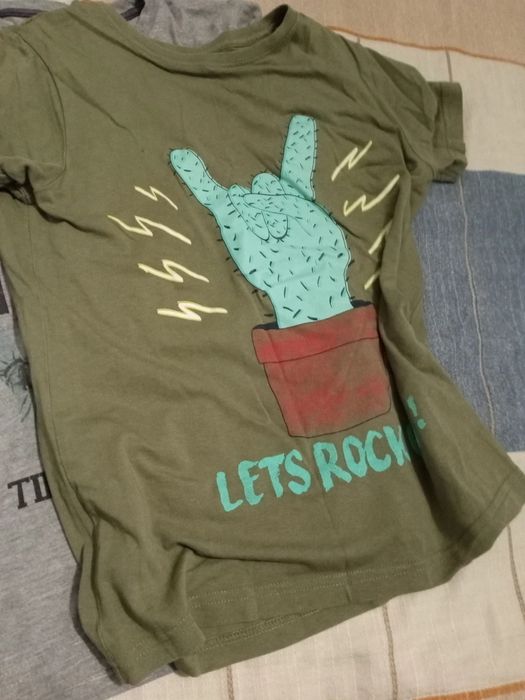 Três t-shirts de menino