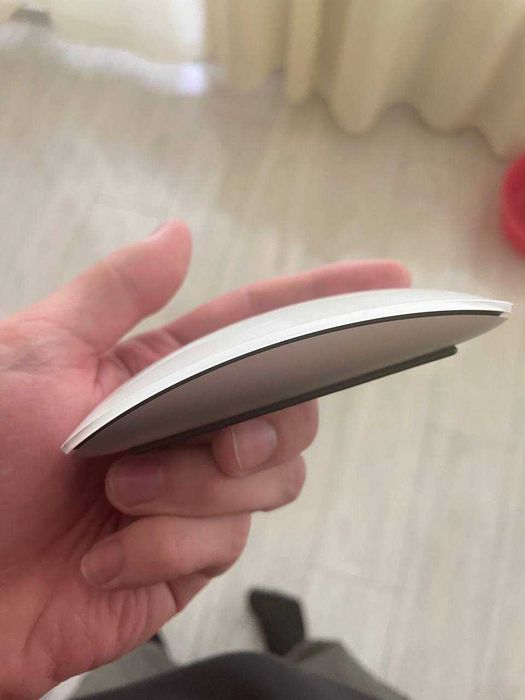 Продається MacBook Pro практично небув у використанні. 12000 грн.