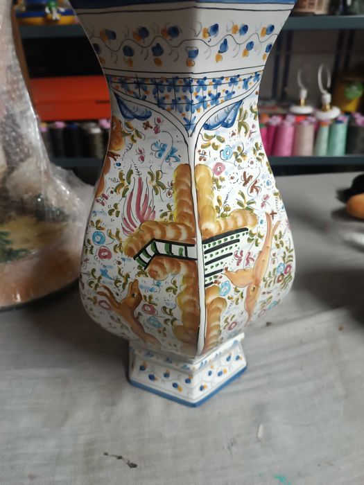 Jarra antiga pintada a mão