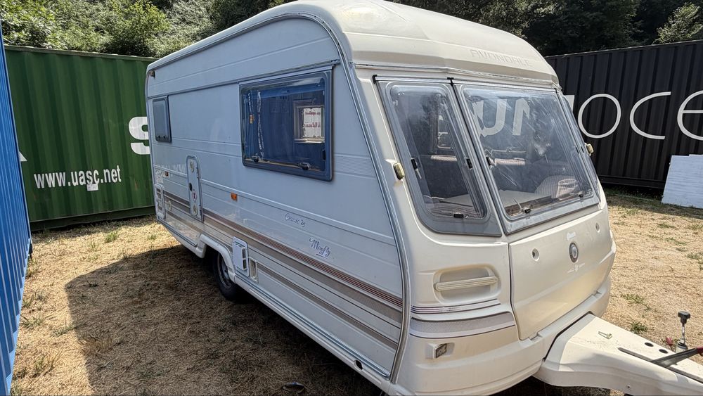Caravana inglesa Avondale Classic 525 inclui um Avançado.