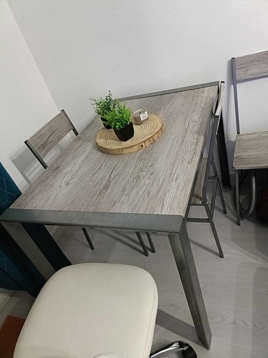 Mesa de cozinha usada