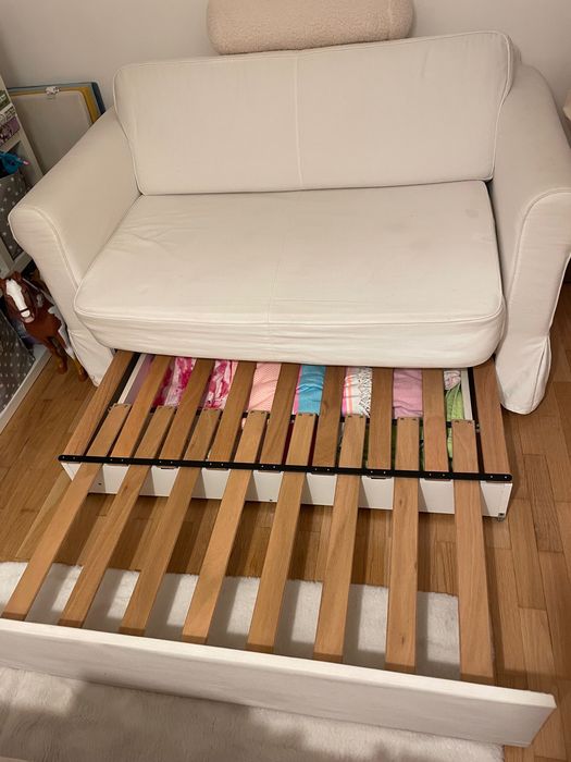 Sofá cama branco de 2 lugares