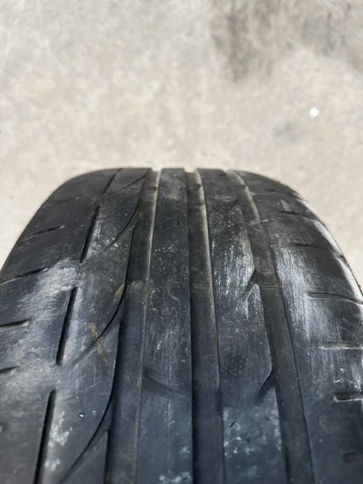 33 - Pneu Bridgestone potenza 225/45 r18