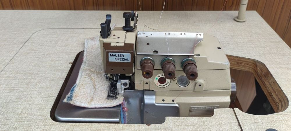 Швейная машина трёхниточный оверлок Mauser Special 9752-141FA2 с верхним продвижением материалов