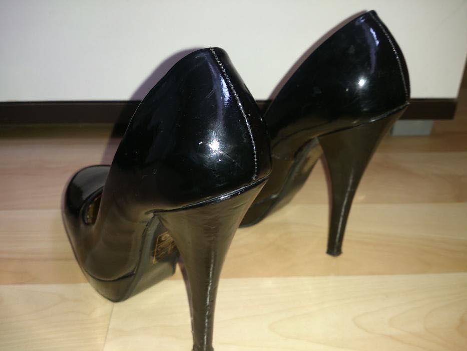 czarne lakierowane buty szpilki 36 obcasy