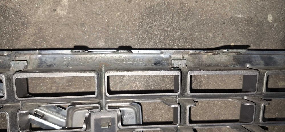 Grill Atrapa przód VOLVO S80  Bardzo ładny stan ORYGINAŁ