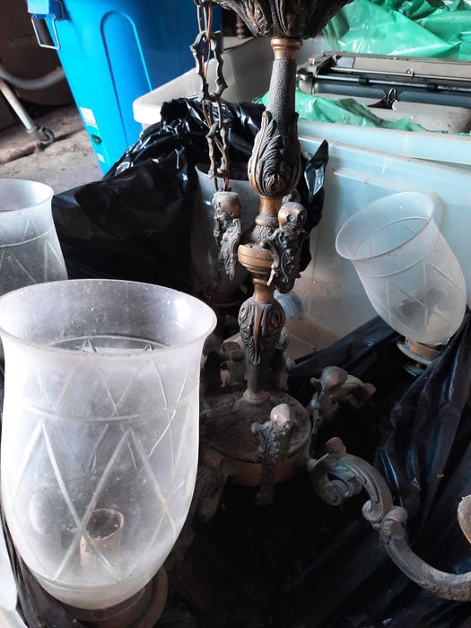Vendo candeeiro de tecto em ferro muito antigo