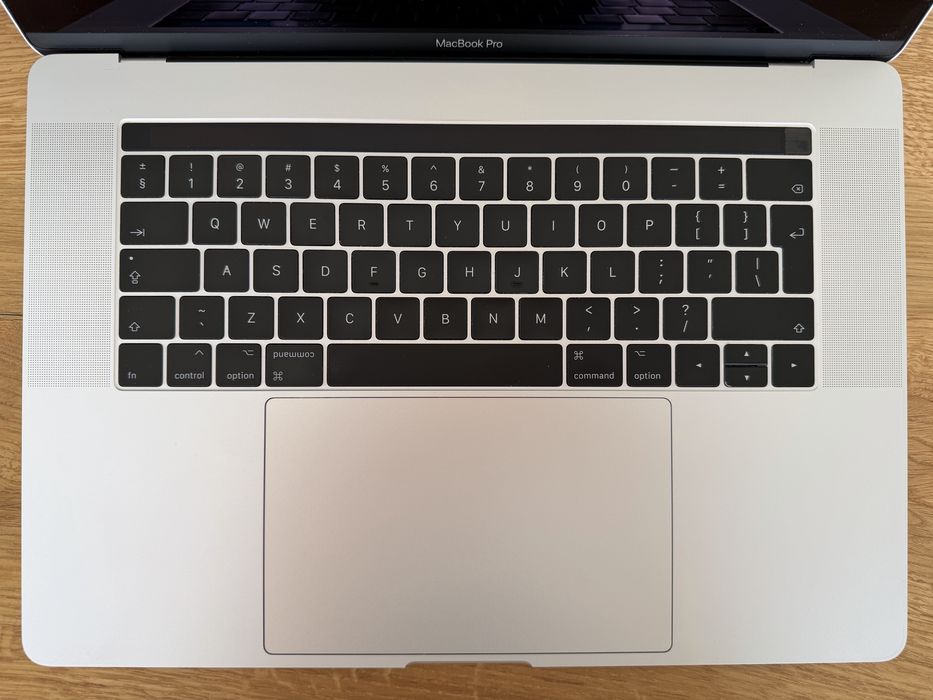 MacBook Pro 15" 2017 i7 / 16 GB / 512 GB / Radeon Pro 560
