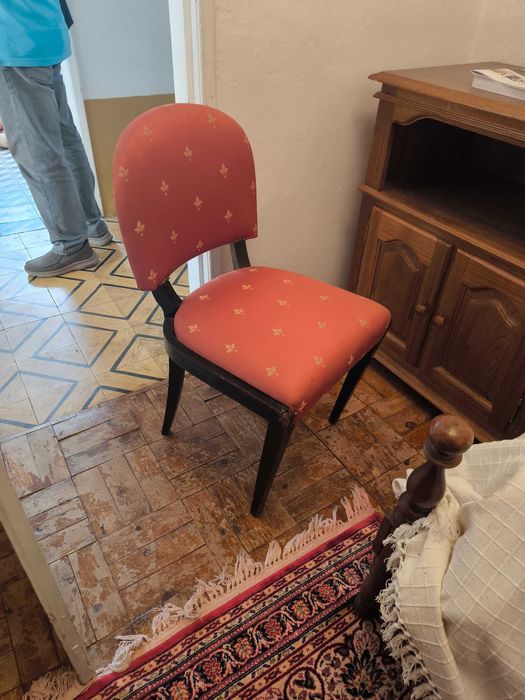 Móveis antigos em bom estado