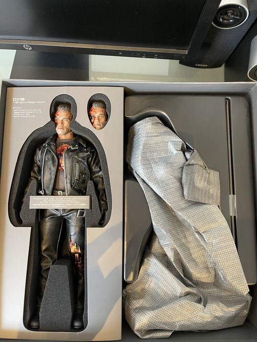 Фигурка 1/6 hot toys DX 13 TERMINATOR 2 T-800 BATTLE DAMAGED