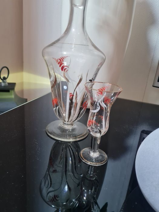 2 Licoreiras antigas com copo