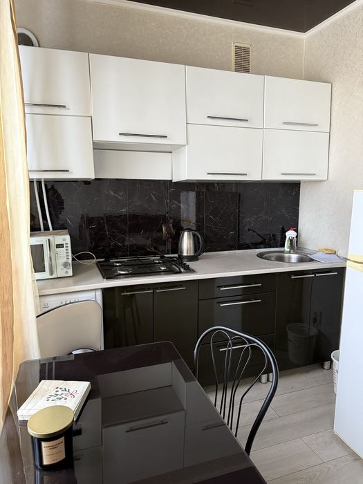 Аренда  посуточно улица Соборности Косиора 17 двух комнатная