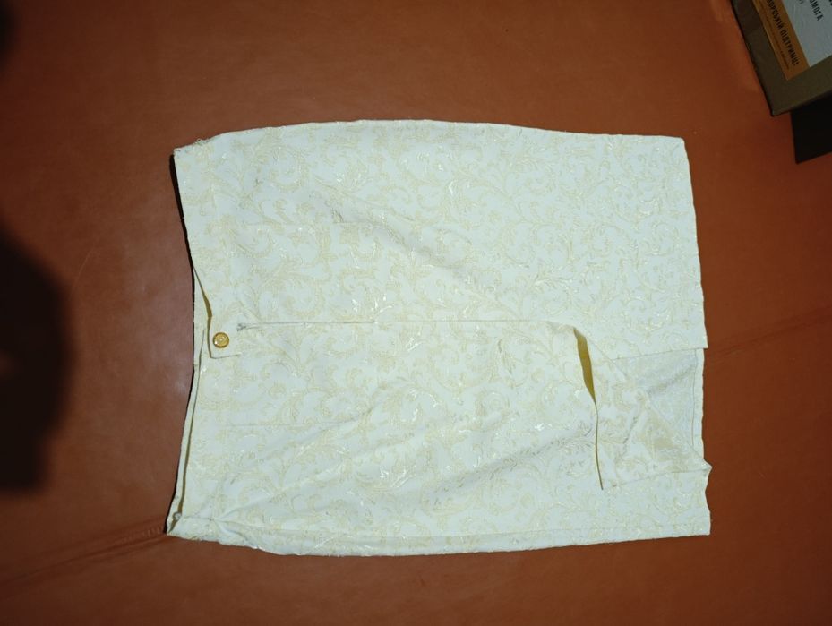 Жіночий костюм.Віддам безкоштовно, відправлю Укрпоштою.