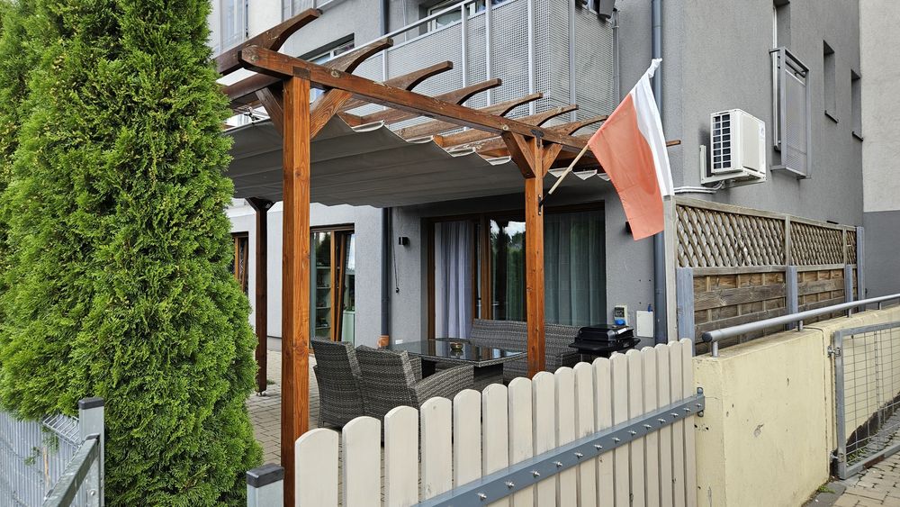 Pergola ogrodowa z zadaszeniem
