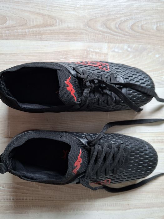 Buty halowe Kappa roz. 42 czarno-czerwone, stan idealny