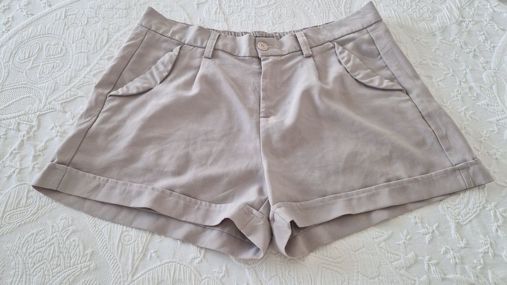 Calções beje tamanho M