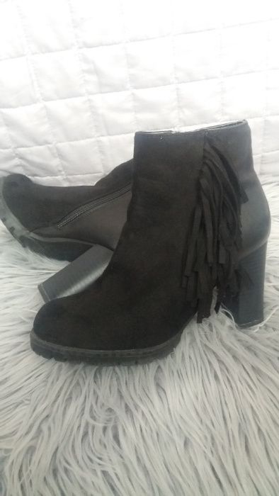 Czarne botki frędzle rozmiar 37 słupek